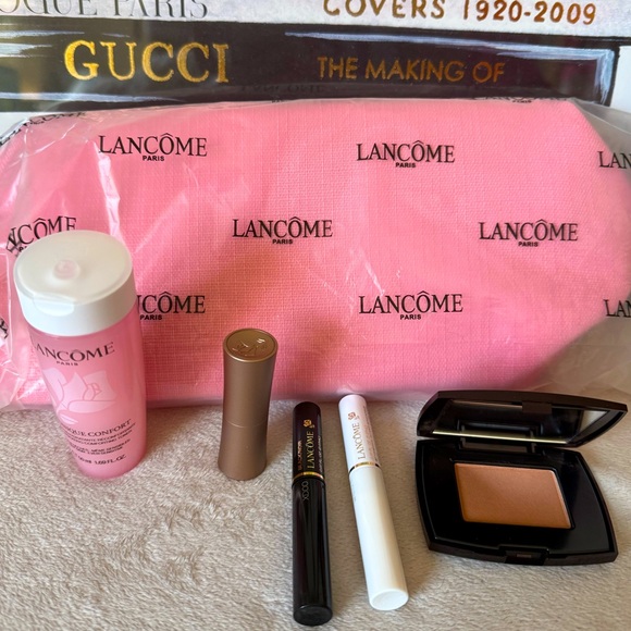 New Lancome Cosmetic Make Up Set & Pink
Cosmetic Bag - Picture 3 of 14